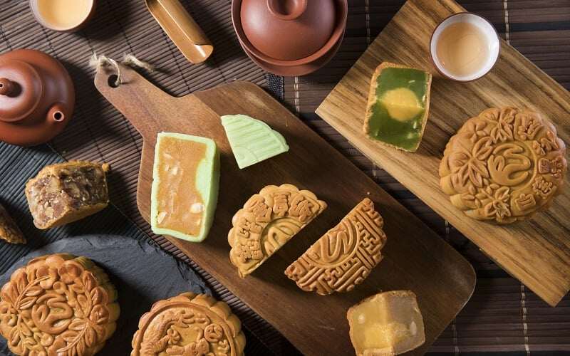 ai-nen-han-che-an-banh-trung-thu